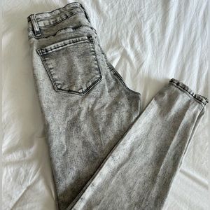 Angle kiss grey skinny jeans